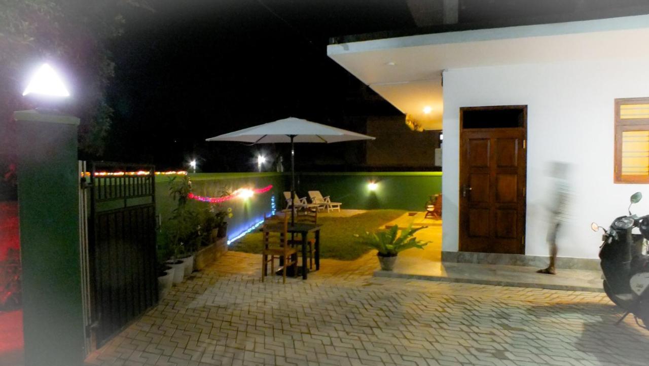 Villa Tanzanite Hikkaduwa Exterior foto